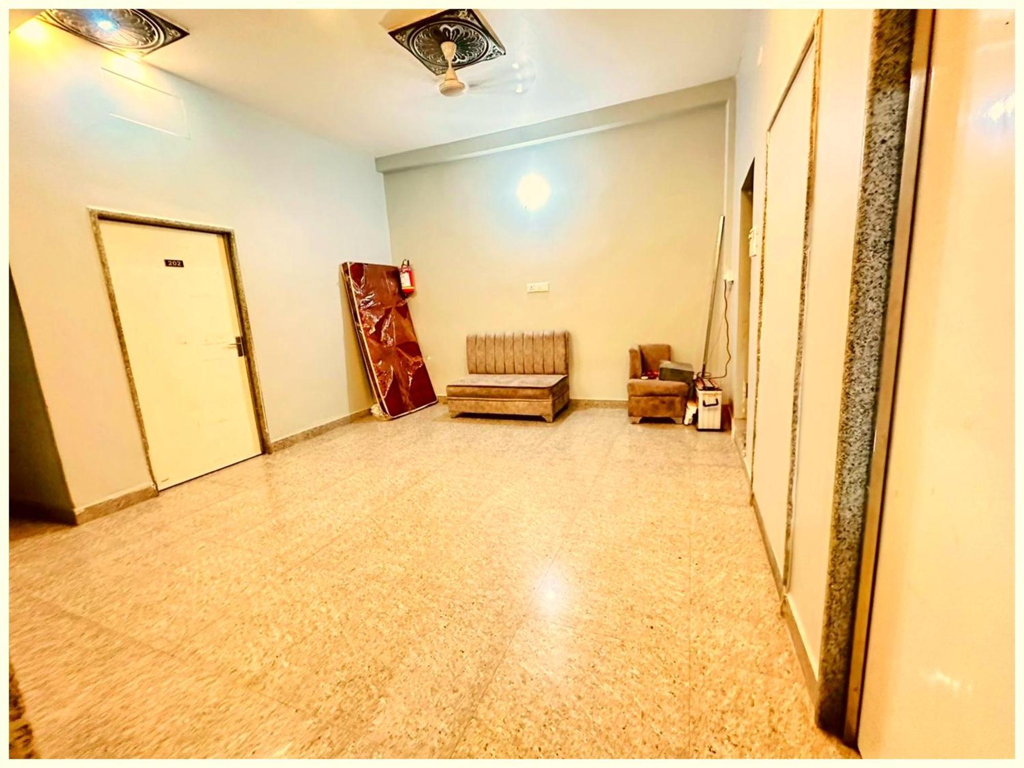 Hotel Prakash Guest House ! Varanasi ! Fully-Air-Conditioned Hotel At Prime Location With Off Site Parking Availability, Near Kashi Vishwanath Temple, And Ganga Ghat — Photos 3